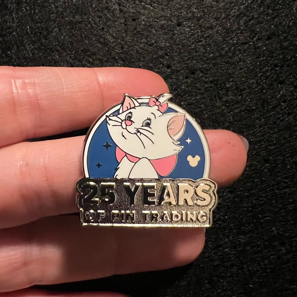 Disney Wave A, Marie Hidden Mickey 25 years Pin